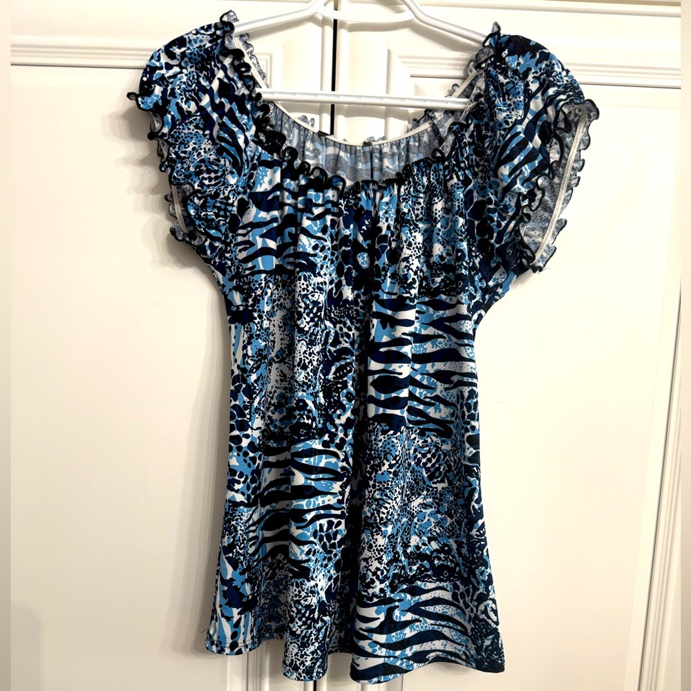 Blue, White and Black Patterned Women's Size Medium Short Sleeve Top Scoop Neck